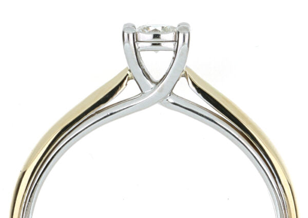 Anillo Solitario de Diamante en Oro Amarillo 14K (.15Q)