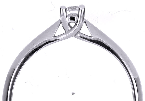 Anillo Solitario de Diamante en Oro Blanco 14K (.15Q)