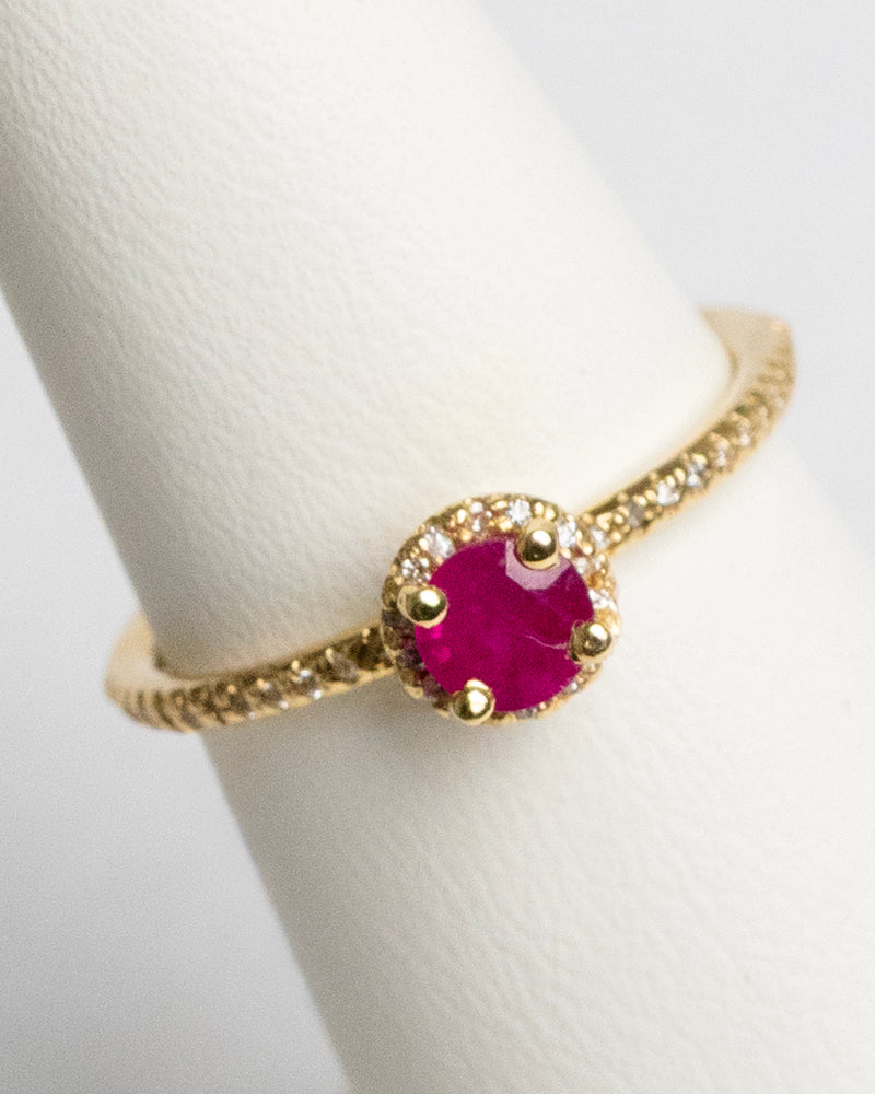 Anillo Pave con 0.34Q de rubi natural y 0.09Q de diamante