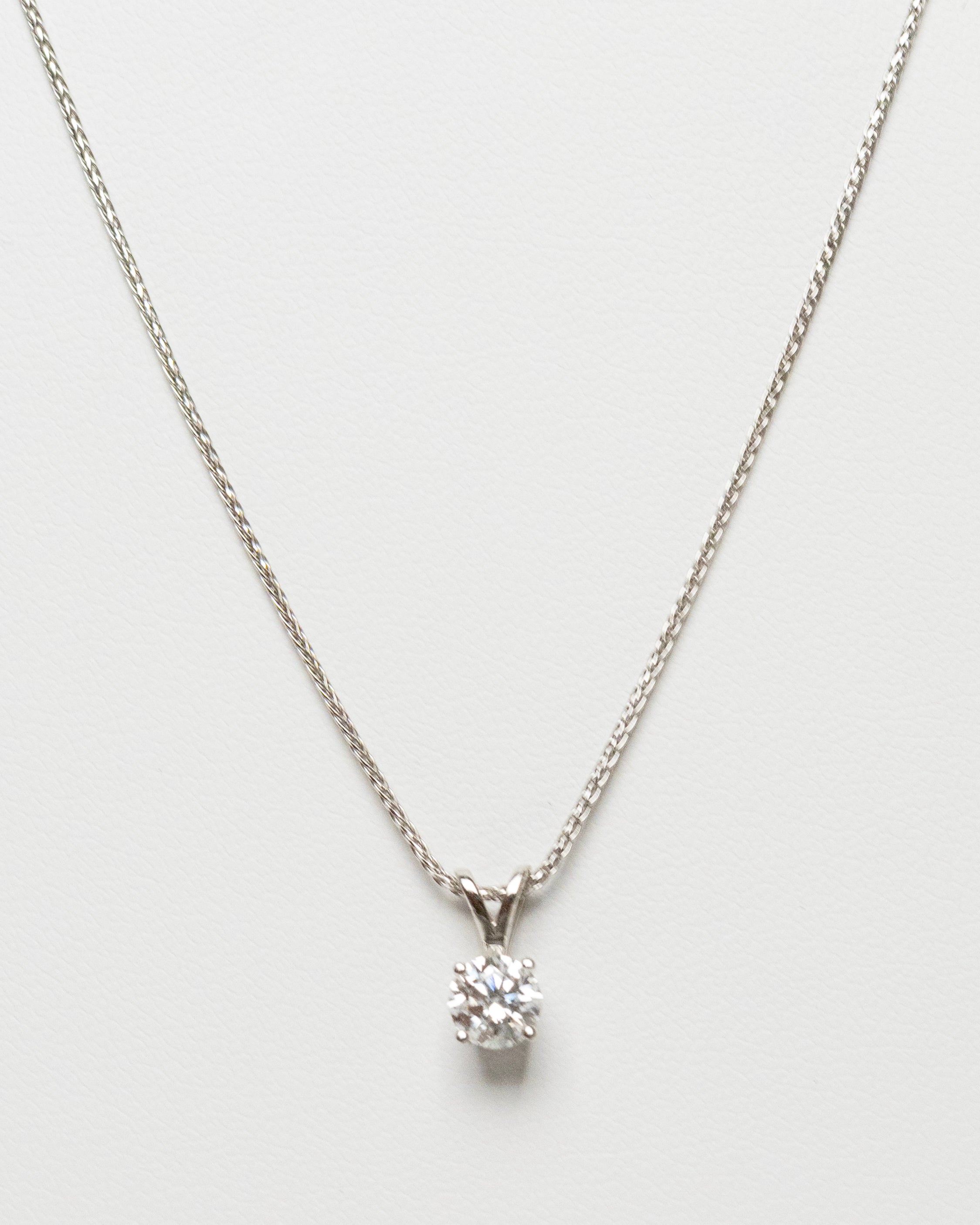 Dije con Diamante Lab Grown 0.35Q y Cadena en Oro Blanco 14K