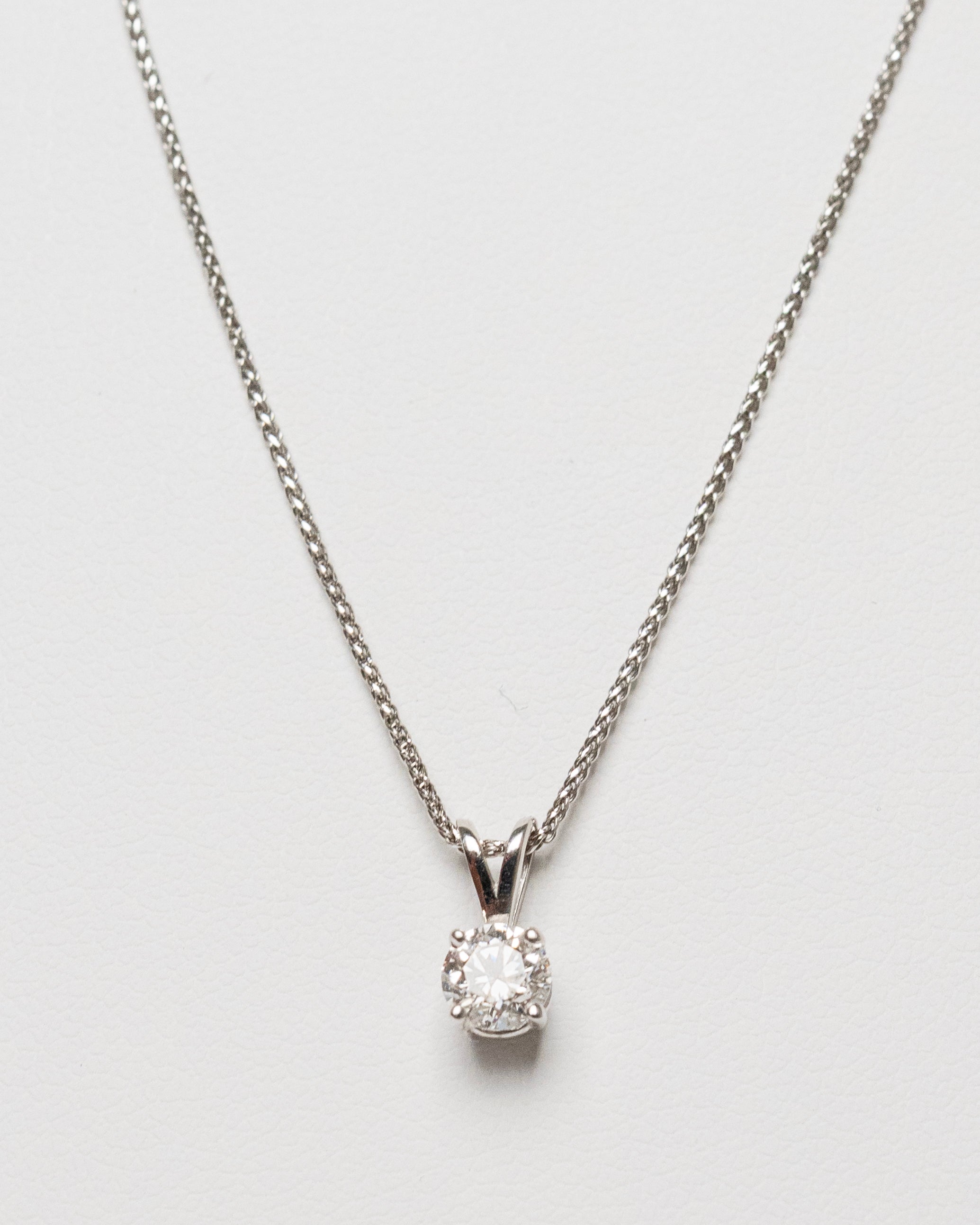 Dije con Diamante Lab Grown 0.45Q y Cadena en Oro Blanco 14K